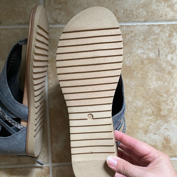 Brand new, never worn Size 11 gray sandals. - Picture 4 of 5